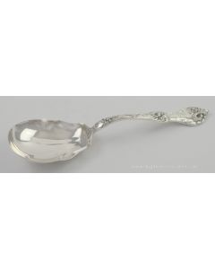 REED & BARTON Sterling Silver Oval Soup Spoon 7-1/8" in Les Cinq Fleurs 